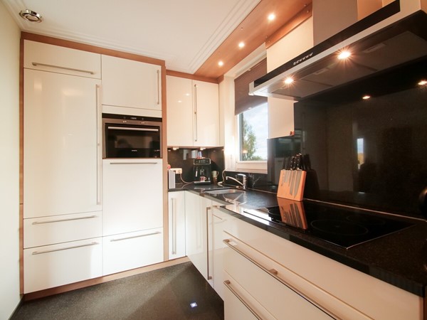 Foto - Te koop: Vrijstaande woning uit 1990 in Vaals met hoogwaardige afwerking, voldoende ruimten, garage en tuin op een ruim perceel